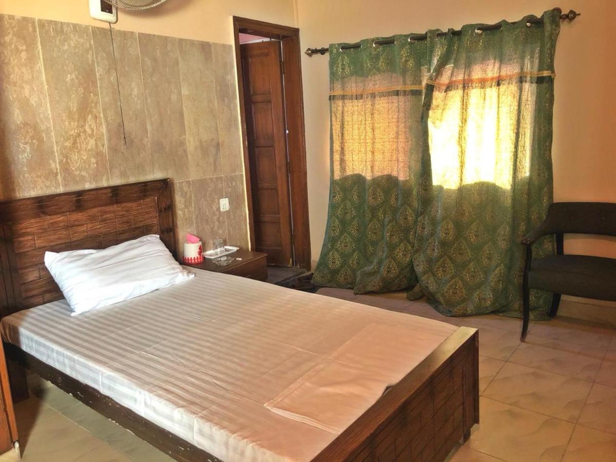 Babar House Hotell Faisalabad Eksteriør bilde